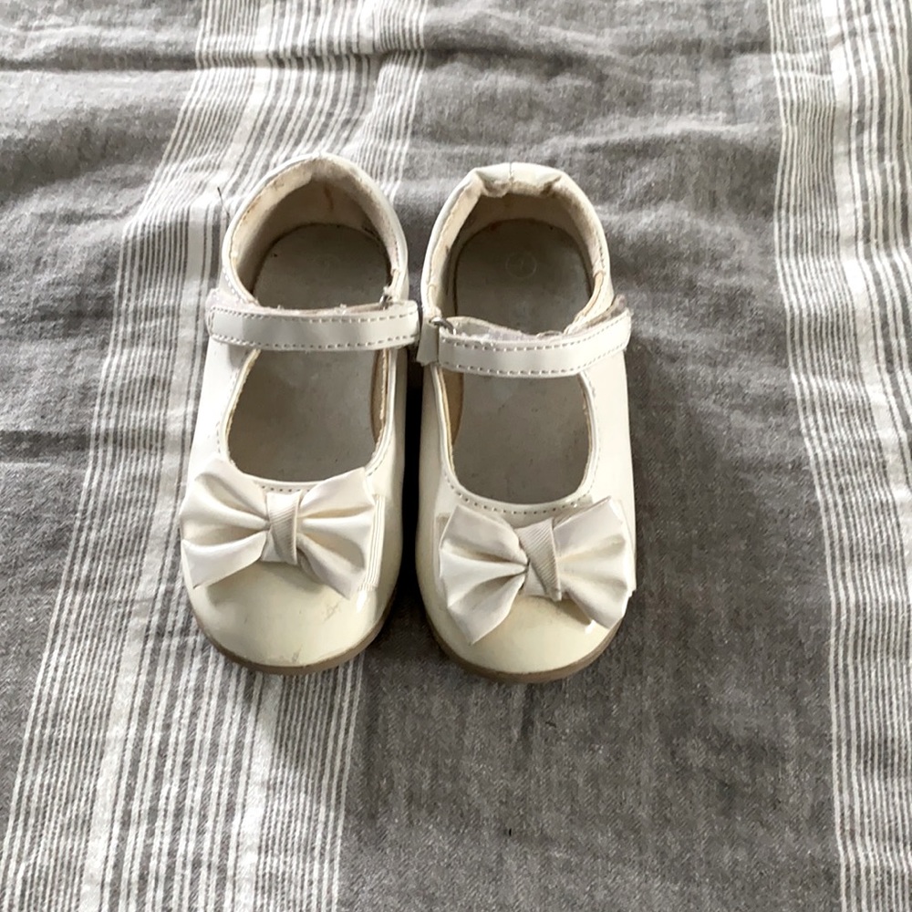 Smart Fit Girls White Dress Shoes with Bow